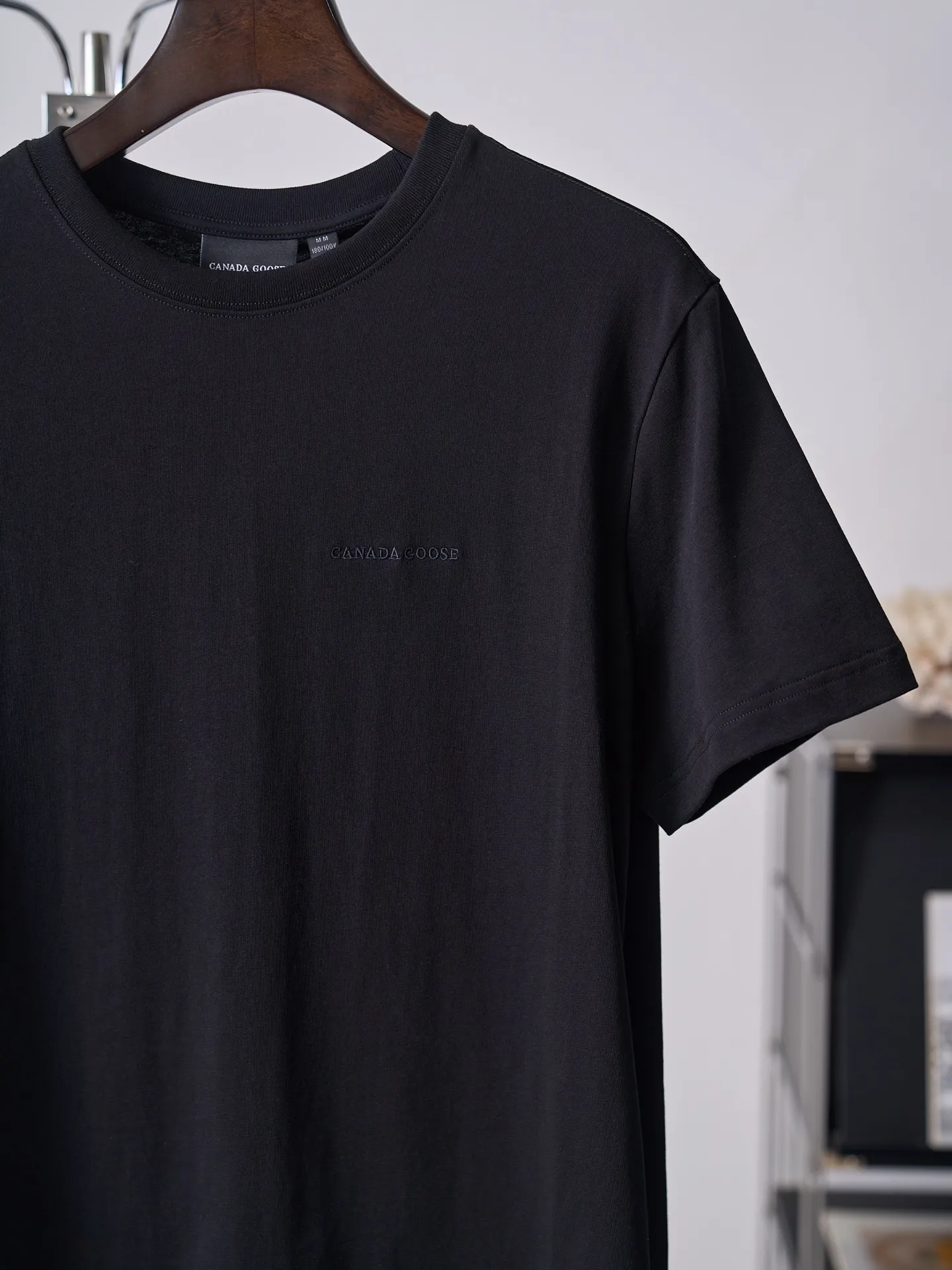 【 】Canada Goose/ T 【In Stock】S M L XL ： ， ， ， Breathable ， ， ， 、 ， ， ， ， 。 ： ， （ ）， ， ， ； ， Wear-Resistant ， 、 。 1： ， ， ， 、 ， 。 2： 、 ， ， 、 。